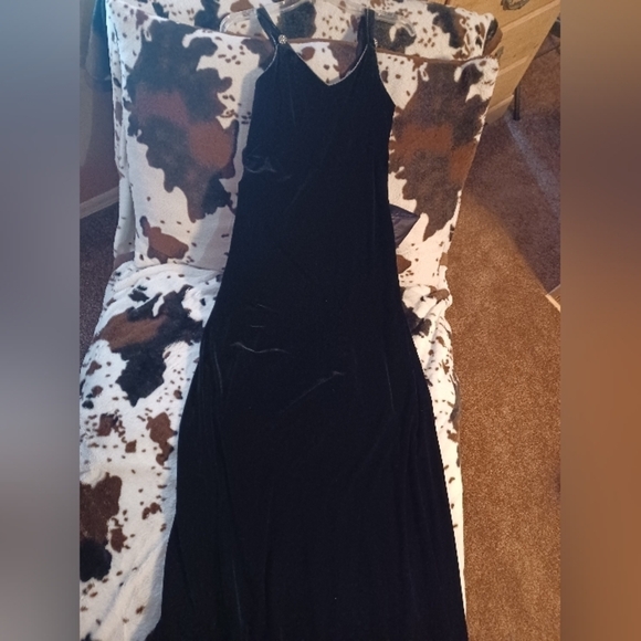 FRANCIS, WOMENS BEAUTIFUL BLACK GOWN, SIZE 8. - Picture 1 of 5